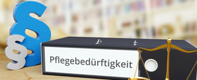Pflegebedürftigkeit und gesetzliche Regelungen in Deutschland mit Paragraphenzeichen und Waage der Gerechtigkeit
